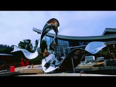 Γλυπτό από ανοξείδωτο χάλυβα